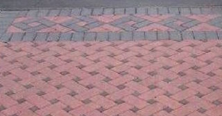 Укладка тротуарной плитки на старое бетонное основание в Черемхове в октябре