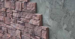 Качественная отделка цоколя фундамента снаружи в Черемхове в октябре