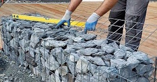 Устройство подпорной стенки из габионов в Черемхове в октябре